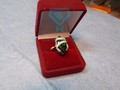 Женское кольцо с крупным зеленым фианитом на заказ