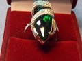 Женское кольцо с крупным зеленым фианитом на заказ